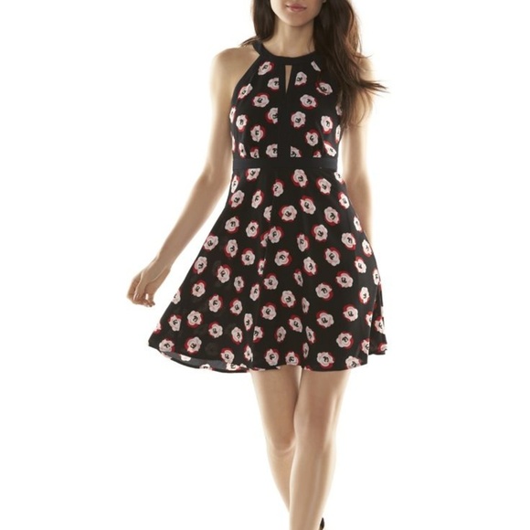 Elle Dresses & Skirts - 🌻Elle High Neck Floral Dress